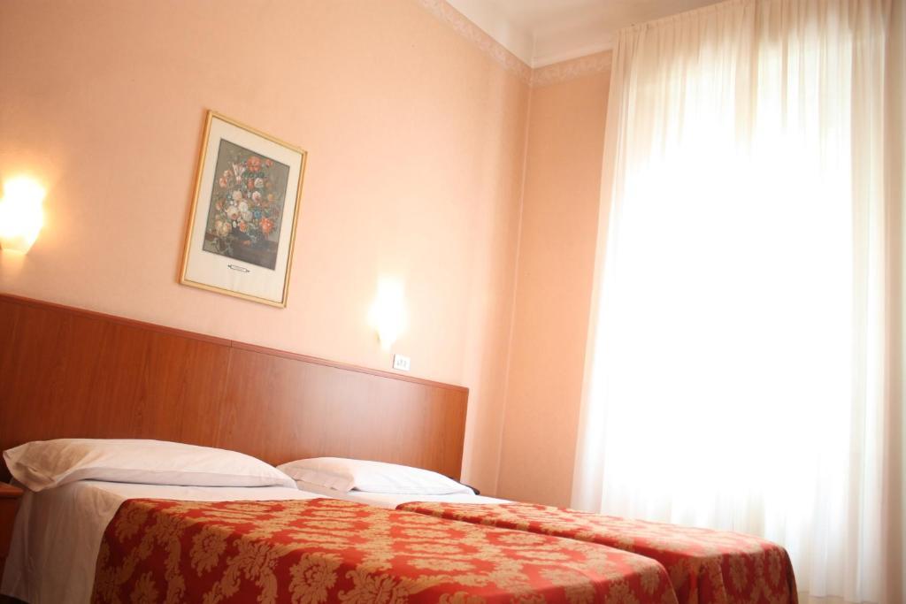 Hotel Garden Милан Экстерьер фото