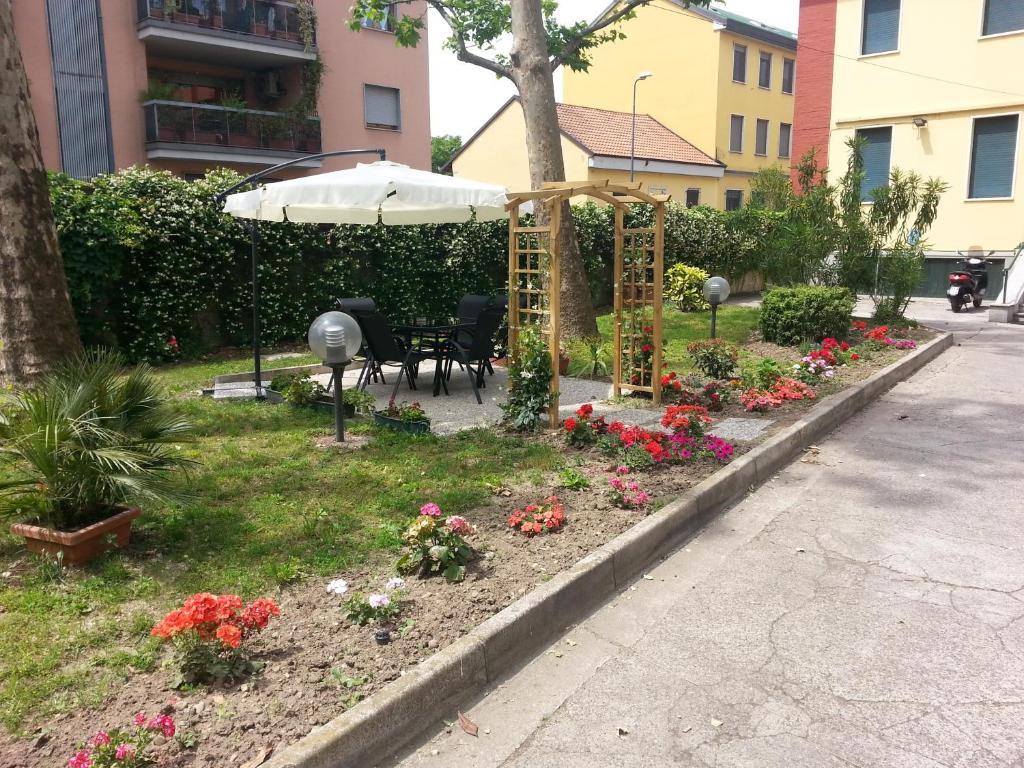 Hotel Garden Милан Экстерьер фото